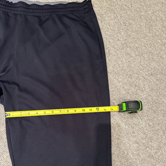 UNDER ARMOUR BLACK LOOSE FIT ATHLETIC PANTS WITH POCKETS, DRAWSTRING AND DETAILS - Picture 3 of 8